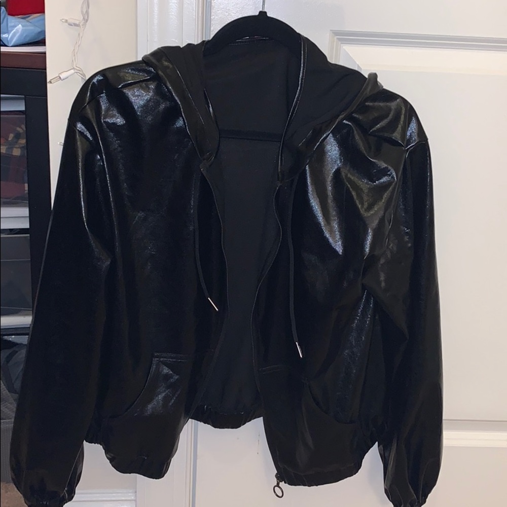 BLACK FAUX LEATHER LIGHTWEIGHT HOODED JACKET WMNS